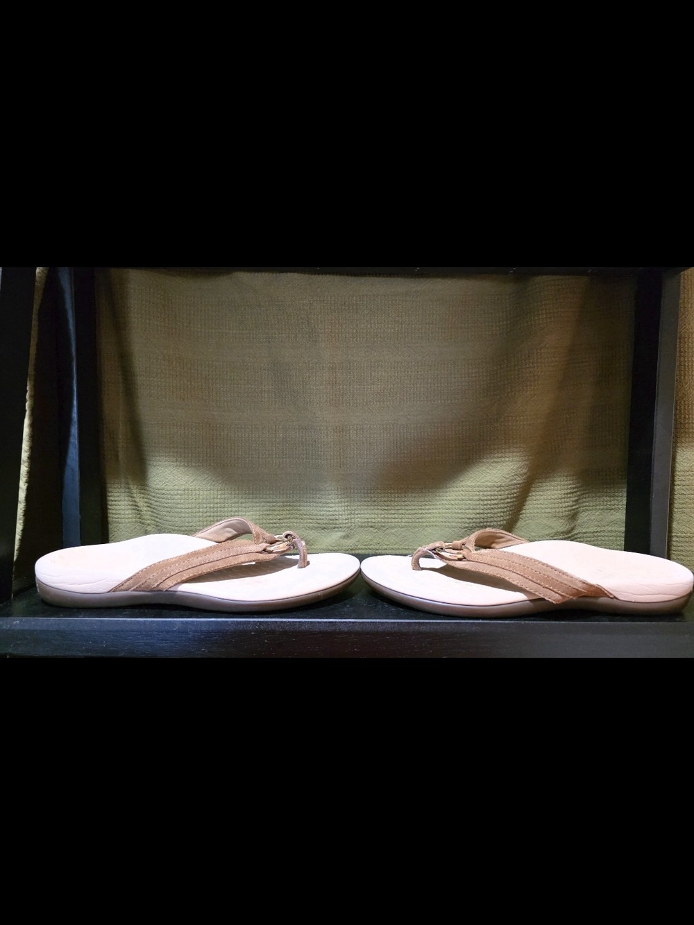 Vionic Brown Leather Toe-Post Sandals - Picture 3 of 4